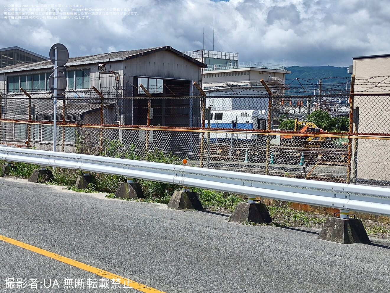 【JR西】100系の2階建てグリーンが博多総合車両所の解体線への拡大写真