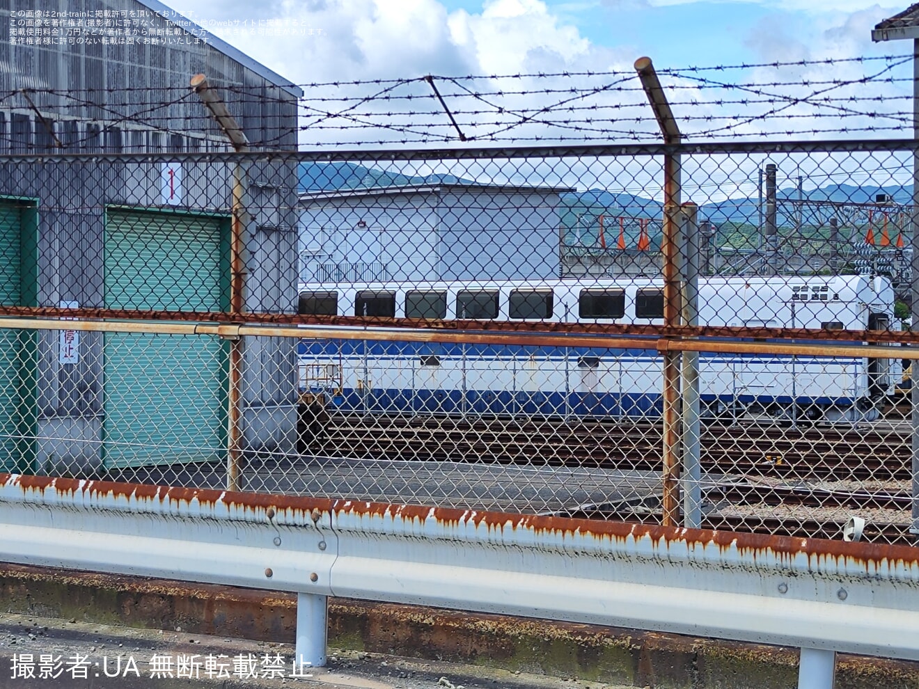 【JR西】100系の2階建てグリーンが博多総合車両所の解体線への拡大写真