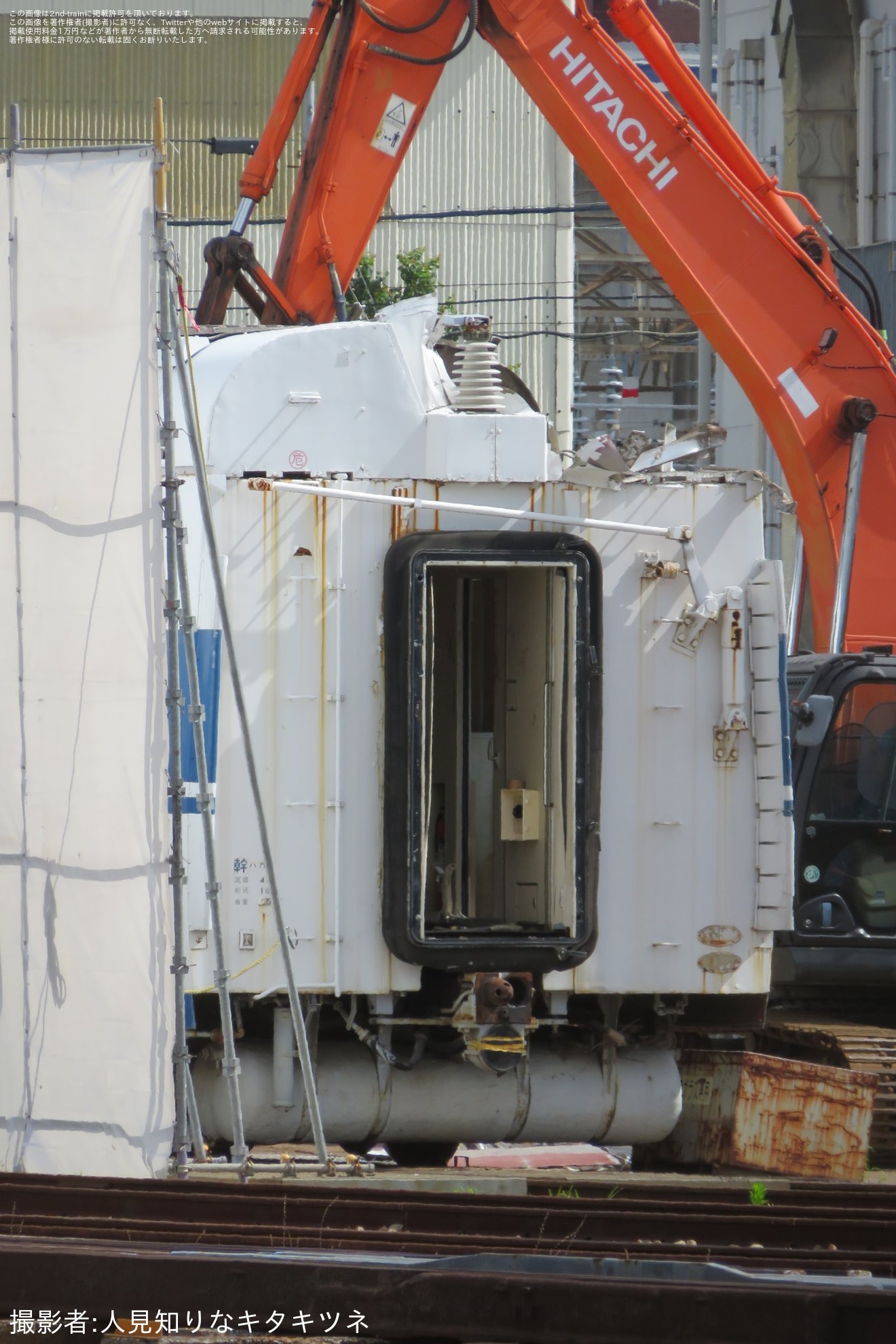 【JR西】100系二階建てカフェテリア及び食堂車の168-3009が博多総合車両所の解体線で解体開始の拡大写真