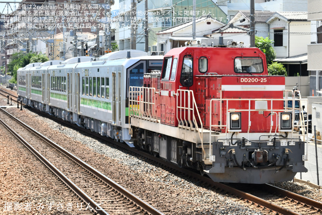 【JR北】H100形4両(H100-96〜99) 甲種輸送を甲南山手駅で撮影した写真