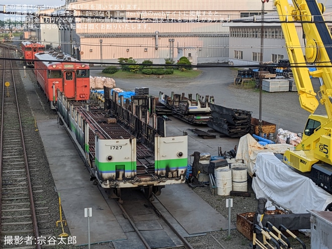 【JR北】キハ40-1727が釧路運輸車両所で解体作業中を釧路運輸車両所付近で撮影した写真