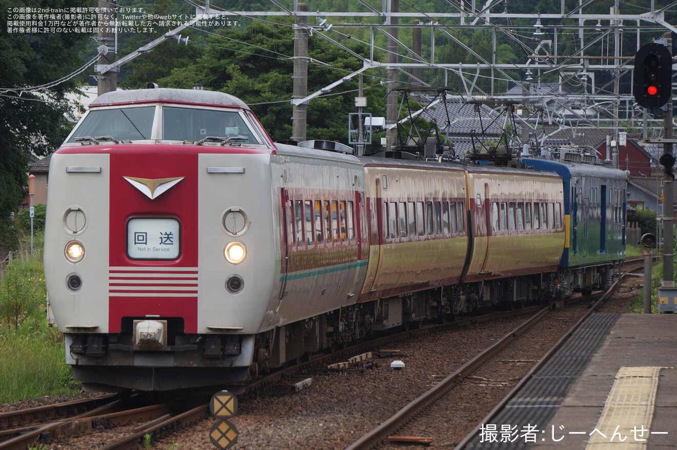 【JR西】381系(国鉄色ユニット含む)3両が廃車のため後藤総合車両所本所へ回送の拡大写真