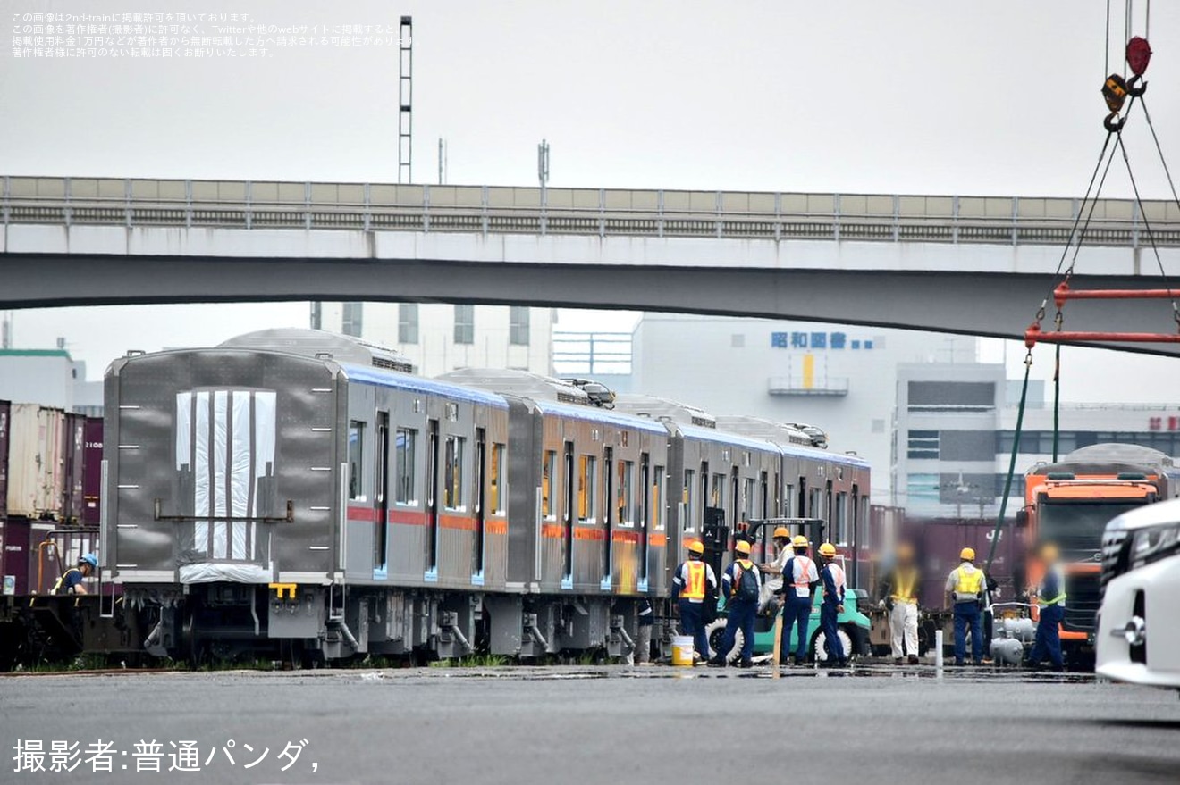 【京成】新型車両3200形6両が陸送準備中の拡大写真