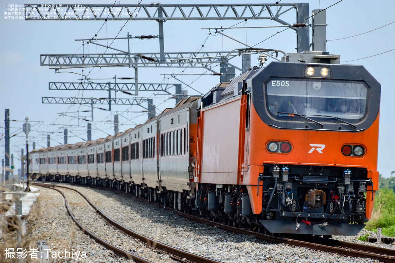 【台鐵】E505が15両の客車を牽く試運転の拡大写真