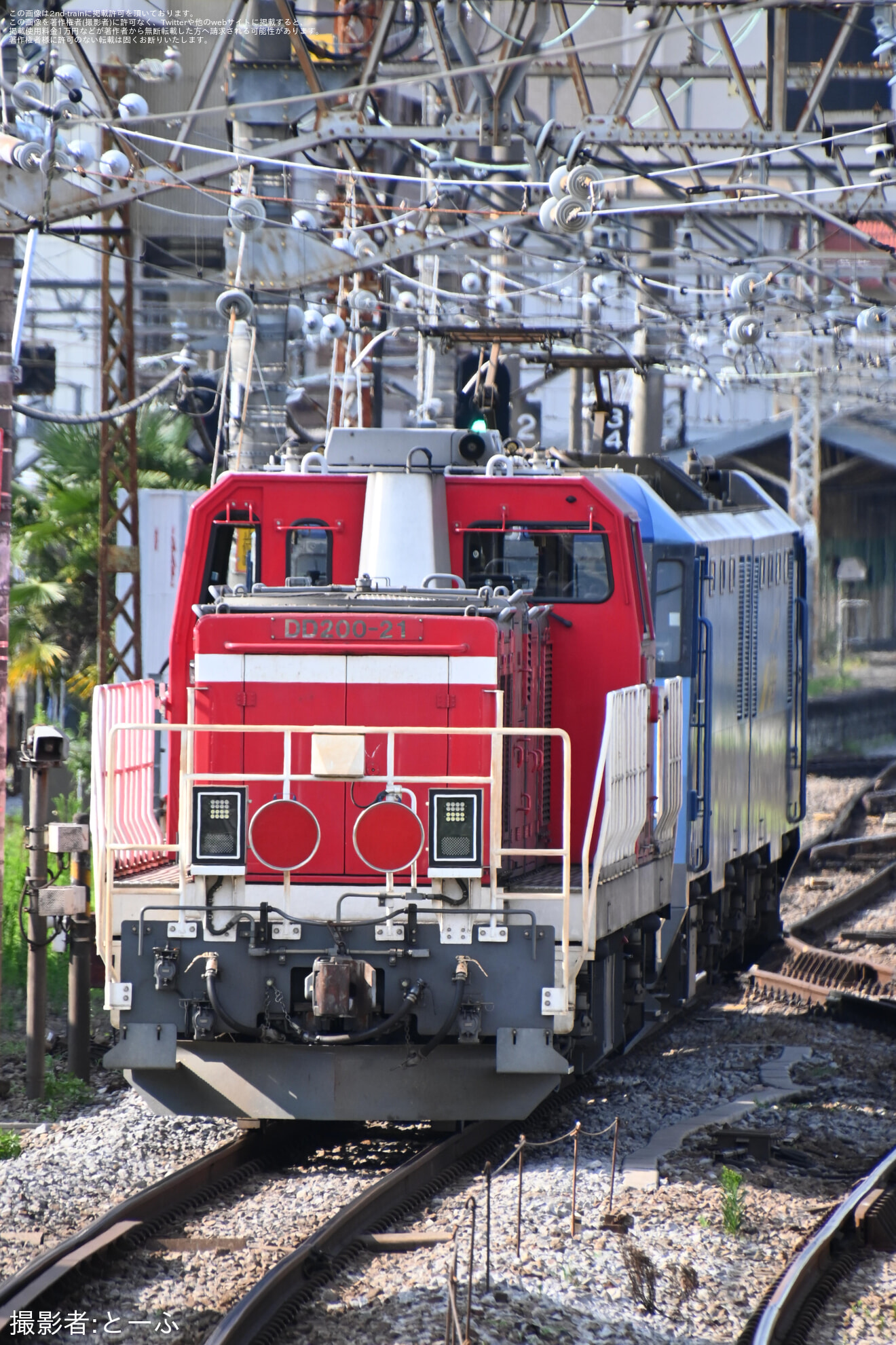 【JR貨】DD200-21が東新潟常駐機交換のため輸送されるの拡大写真