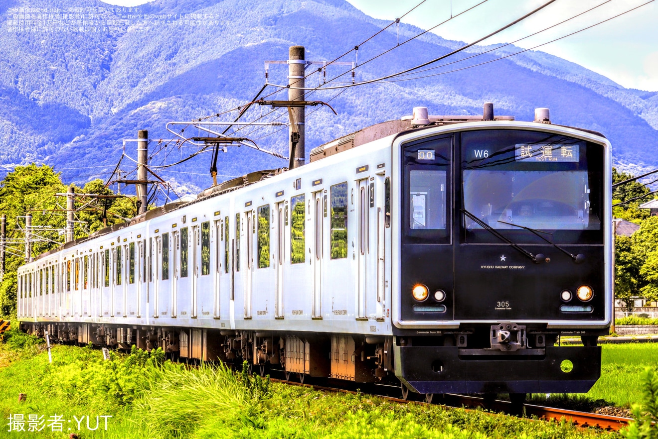 【JR九】305系W6編成が福岡市営地下鉄の姪浜車両基地へ入場のため回送の拡大写真