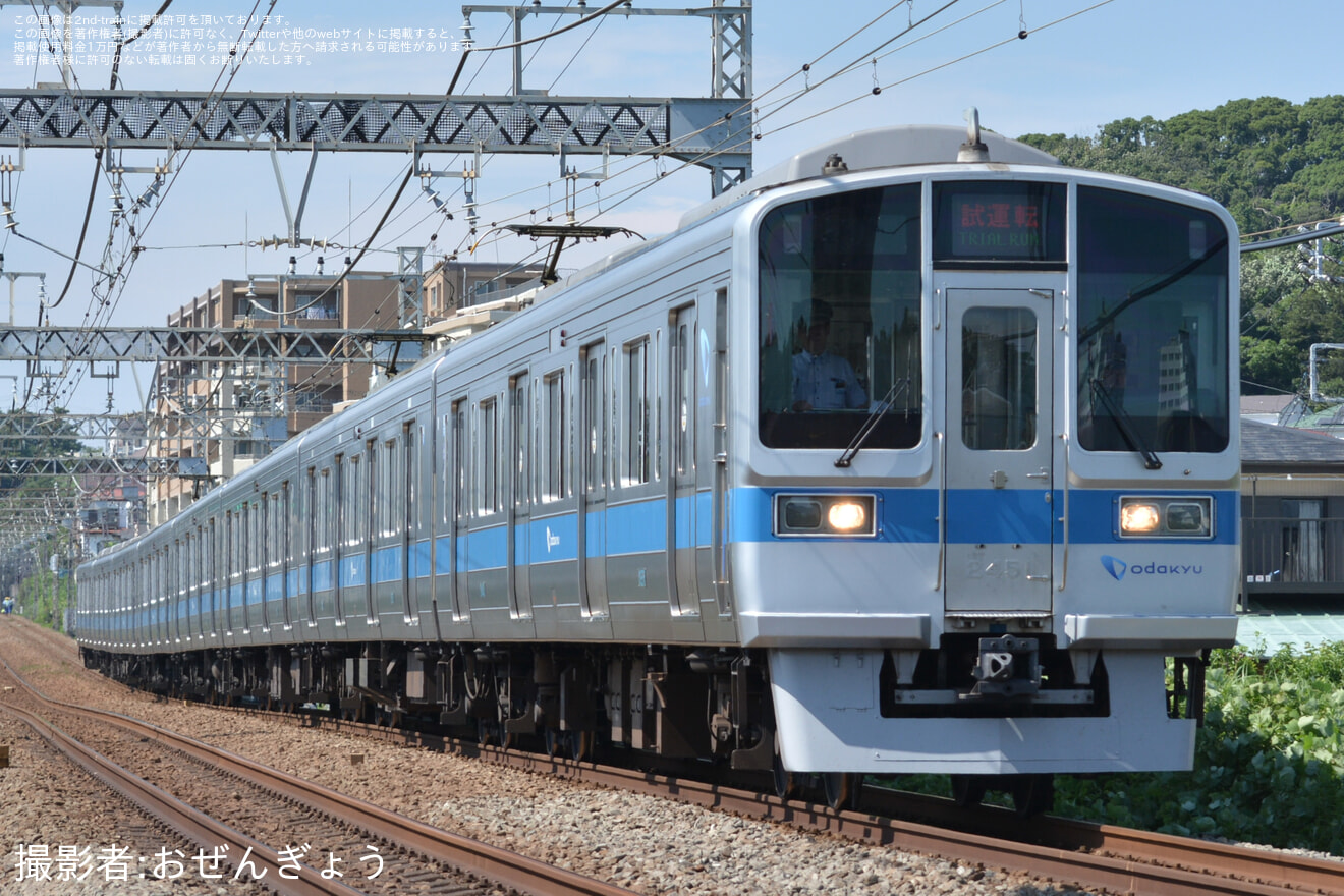 【小田急】2000形2051F(2051×8) 江ノ島線TASC試運転の拡大写真