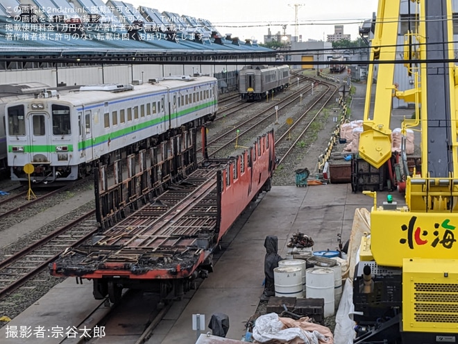 【JR北】キハ40-1758(首都圏色)が釧路運輸車両所で解体中