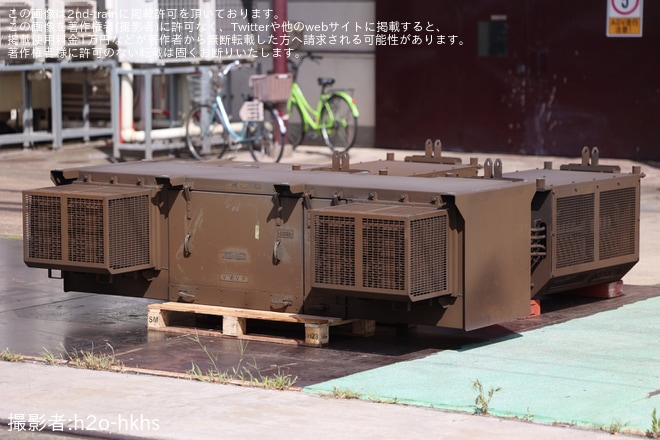 【阪急】9300系9300Fの機器が取り外しを不明で撮影した写真