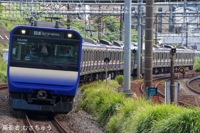 【JR東】E235系クラF-05編成 東京総合車両センター入場を東戸塚駅で撮影した写真