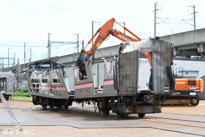 【JR東】仙石線用205系M4編成クハ205-3104が解体中を郡山総合車両センター付近で撮影した写真
