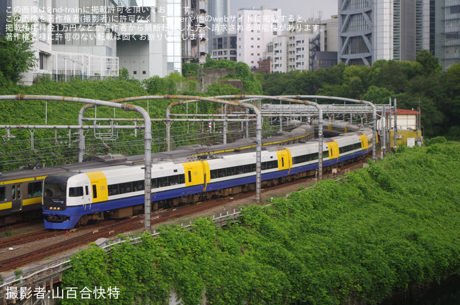 【JR東】255系使用の特急「新宿わかしお」 運行を水道橋～御茶ノ水間で撮影した写真