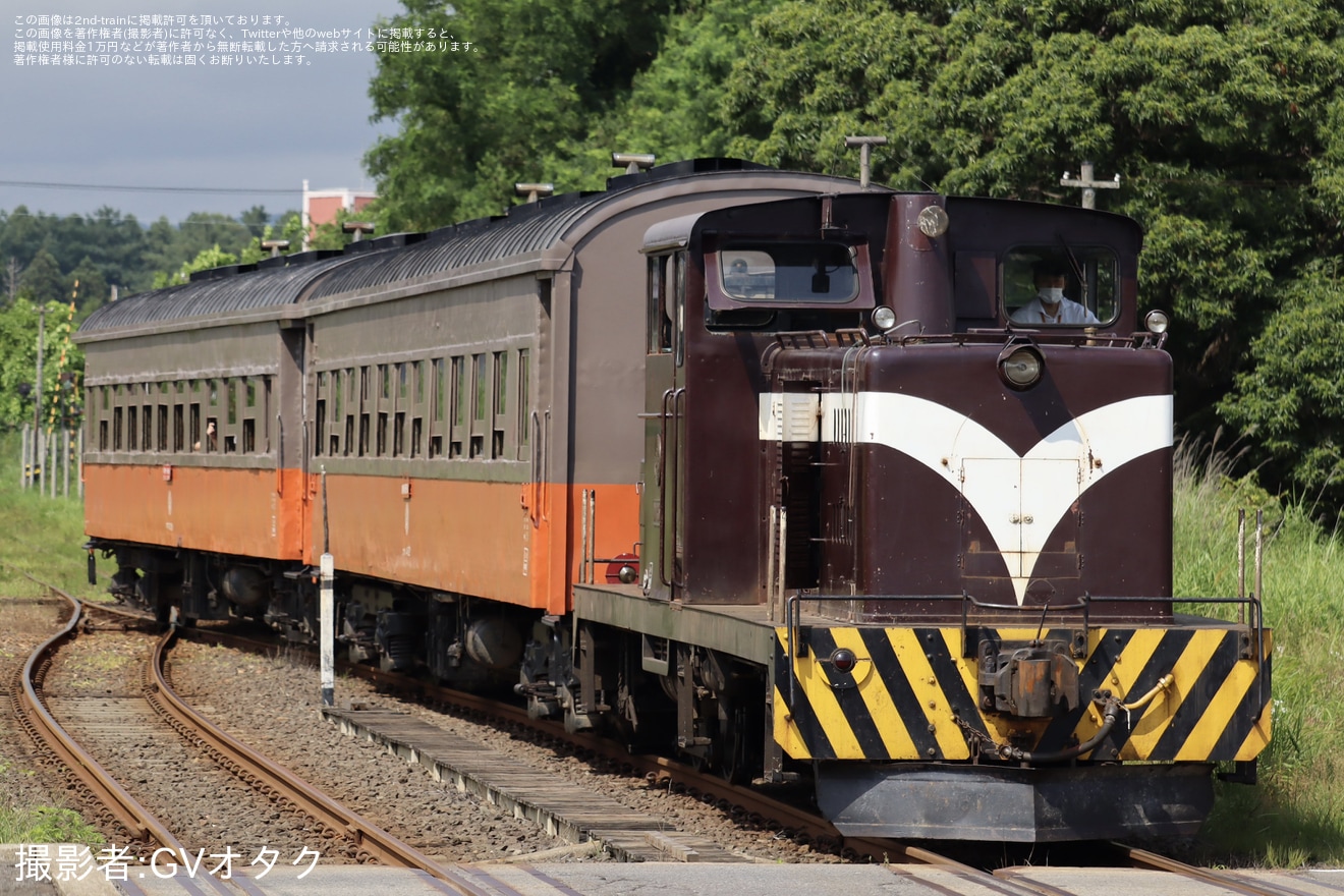 【津軽】五所川原立佞武多の夏祭りに合わせてDD352+旧型客車2両が特別運行の拡大写真