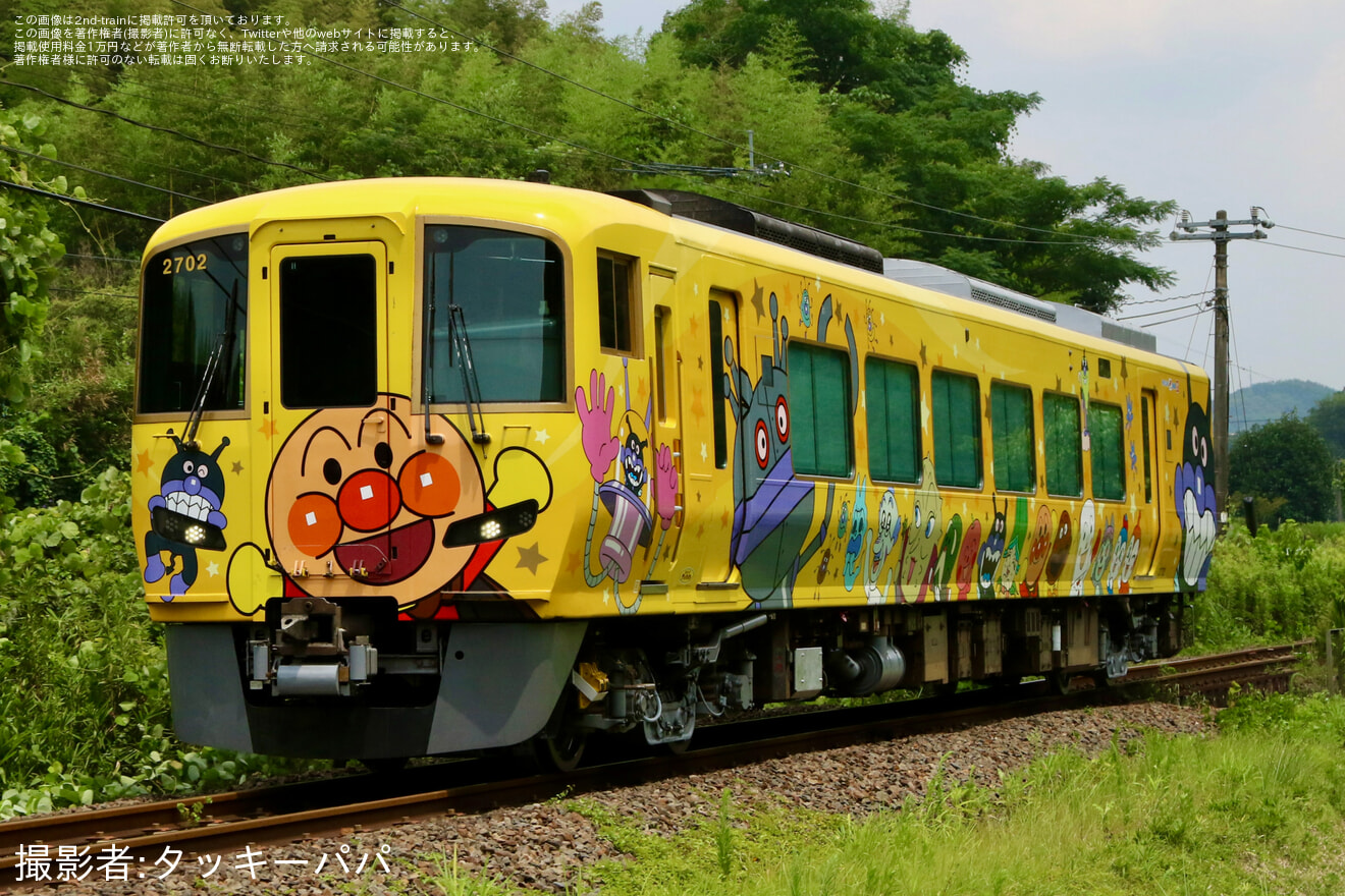 【JR四】2700系2702号車が多度津工場での検査を終えて出場の拡大写真