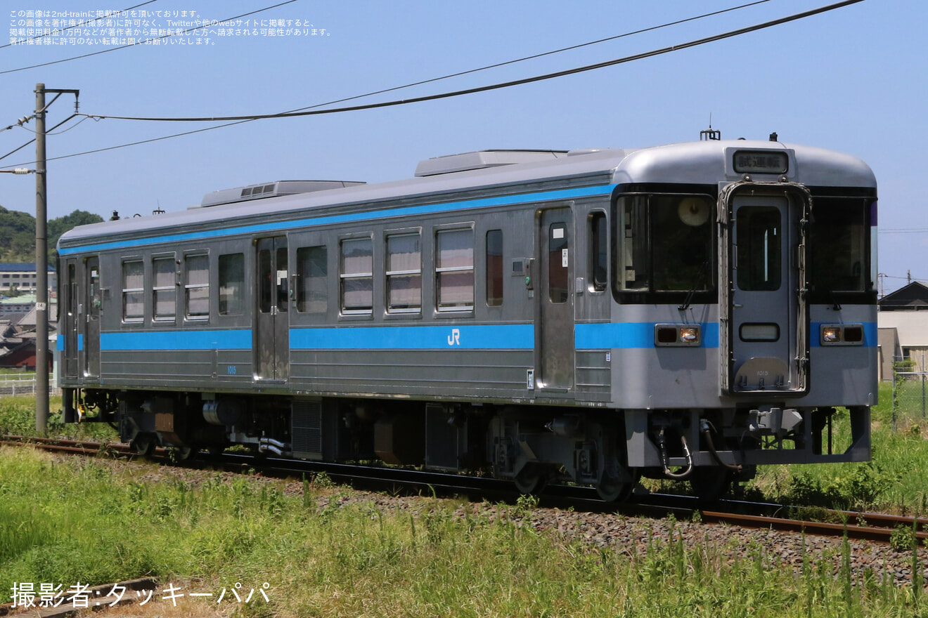 【JR四】1000形気動車1015号車が検査を終えて多度津工場出場の拡大写真