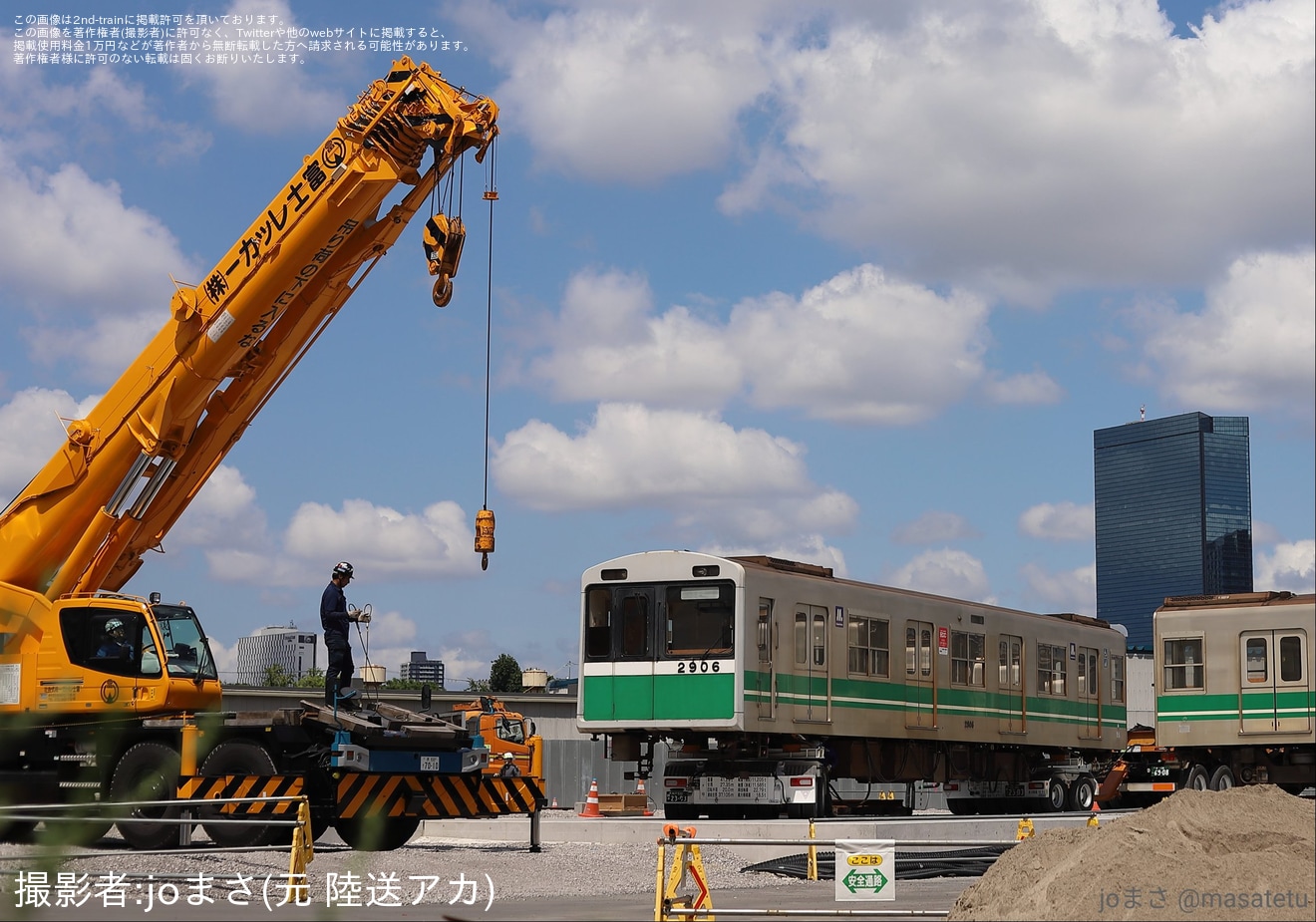 【大阪メトロ】森之宮検車場内にて20系2606F6両が横持ち陸送が実施の拡大写真