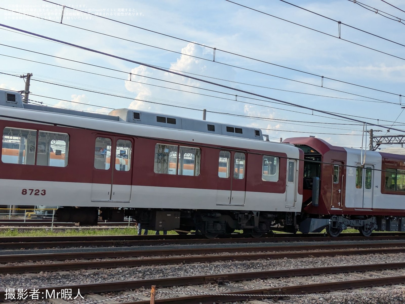 【近鉄】8A系8A01と8000系L83が連結の拡大写真