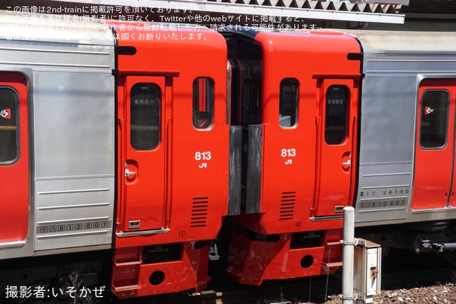 【JR九】813系6両固定編成のR601編成とR602編成が小倉総合車両センター出場を不明で撮影した写真