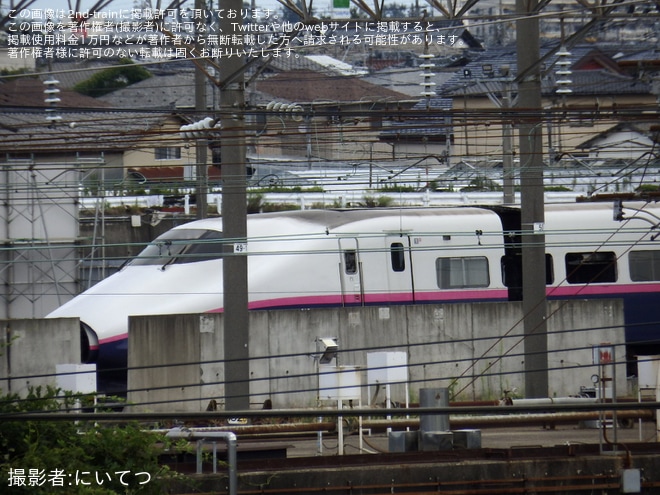 【JR東】E2系J68編成のE223-1018が2つに分割を新潟新幹線車両センター付近で撮影した写真