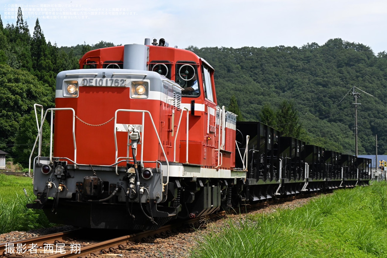 【JR東】盛岡常駐のホキ800形6両が秋田総合車両センターへ配給輸送の拡大写真