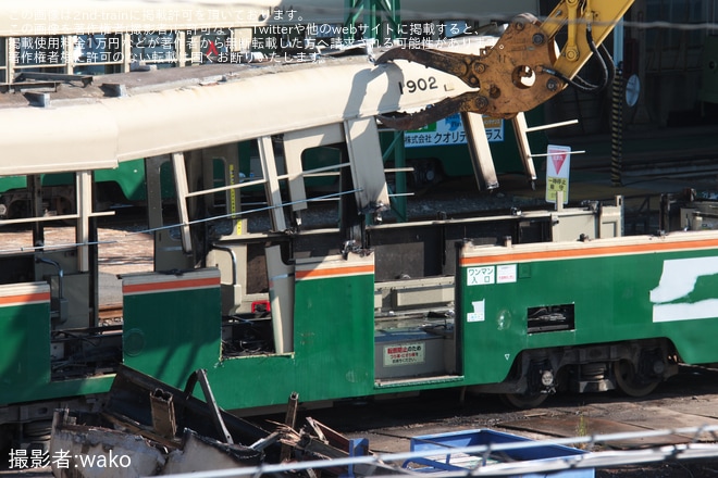 【広電】1900形1902号(桃山)廃車解体作業を不明で撮影した写真