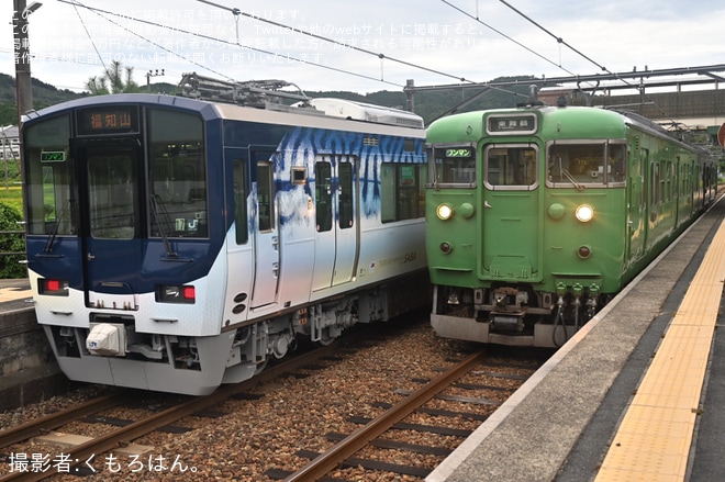 【JR西】クモハ125-17がラッピング列車『サバ号』が通常営業運転開始を不明で撮影した写真