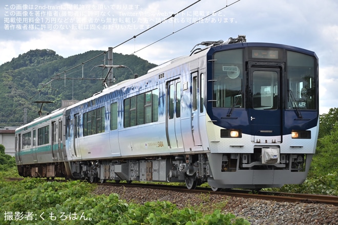 【JR西】クモハ125-17がラッピング列車『サバ号』が通常営業運転開始を不明で撮影した写真