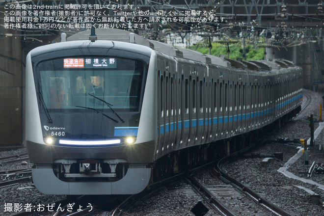 【小田急】快速急行伊勢原行きが運転を相模大野駅で撮影した写真