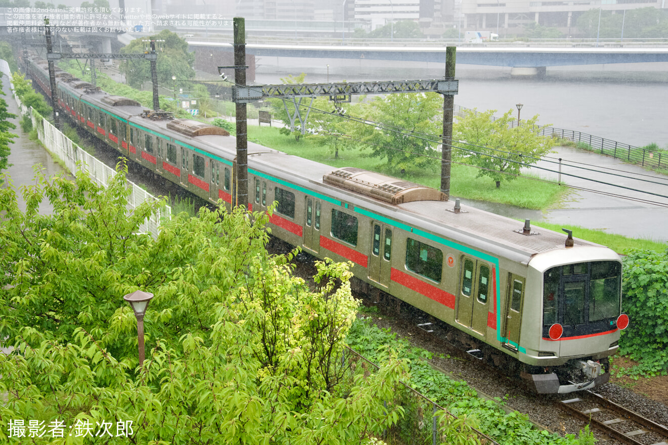 【東急】5000系5104F J-TREC横浜事業所入場甲種輸送の拡大写真