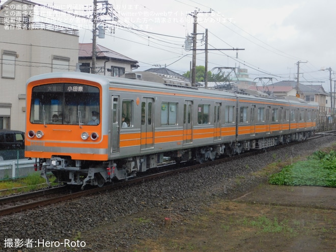 【伊豆箱】大雄山線「オレンジトレイン」ラッピング開始を不明で撮影した写真