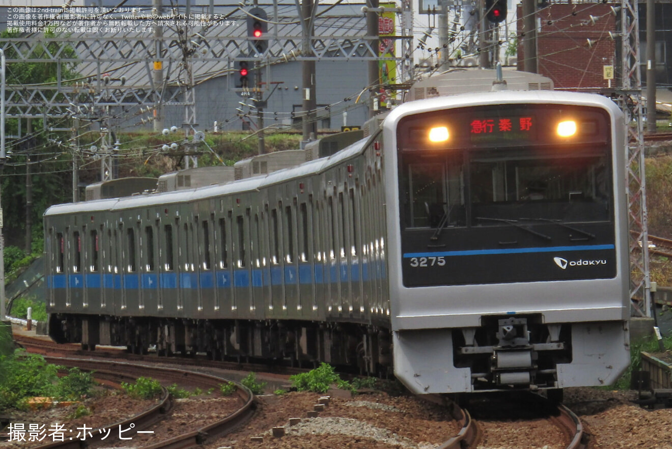 【小田急】小田原方面からの各駅停車秦野行きが運転の拡大写真