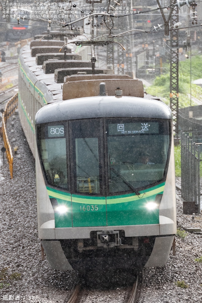 【メトロ】16000系16135Fが小田急線内を回送を不明で撮影した写真