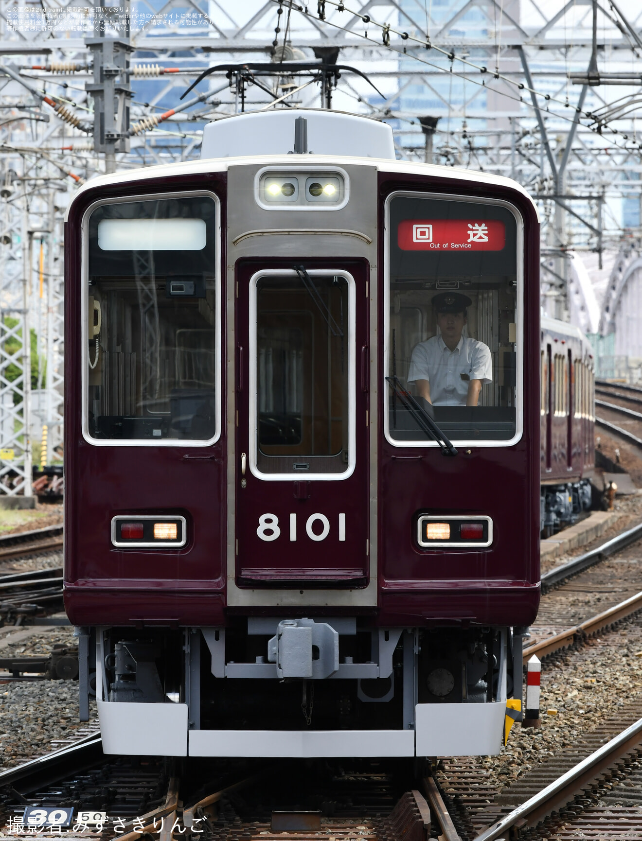 【阪急】8000系8001F(8001×8R)正雀工場出場回送の拡大写真