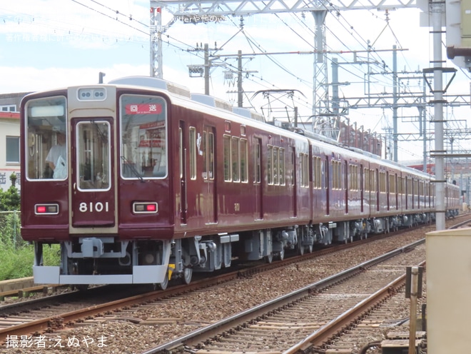 【阪急】8000系8001F(8001×8R)正雀工場出場回送を不明で撮影した写真