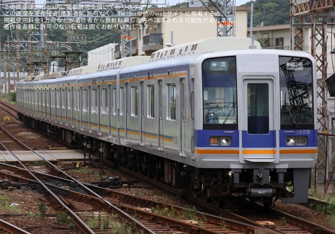 【南海】1000系1002Fの和歌山市方先頭C#1502スカートが欠けた状態で運用を不明で撮影した写真