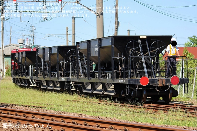 【JR東】ホキ800型4両が秋田総合車両センターへ配給輸送を不明で撮影した写真