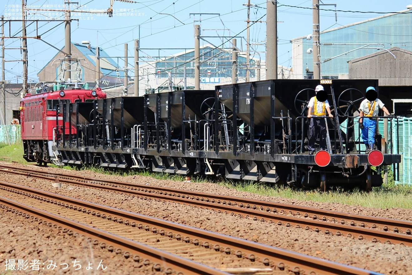 【JR東】ホキ800型4両が秋田総合車両センターへ配給輸送の拡大写真