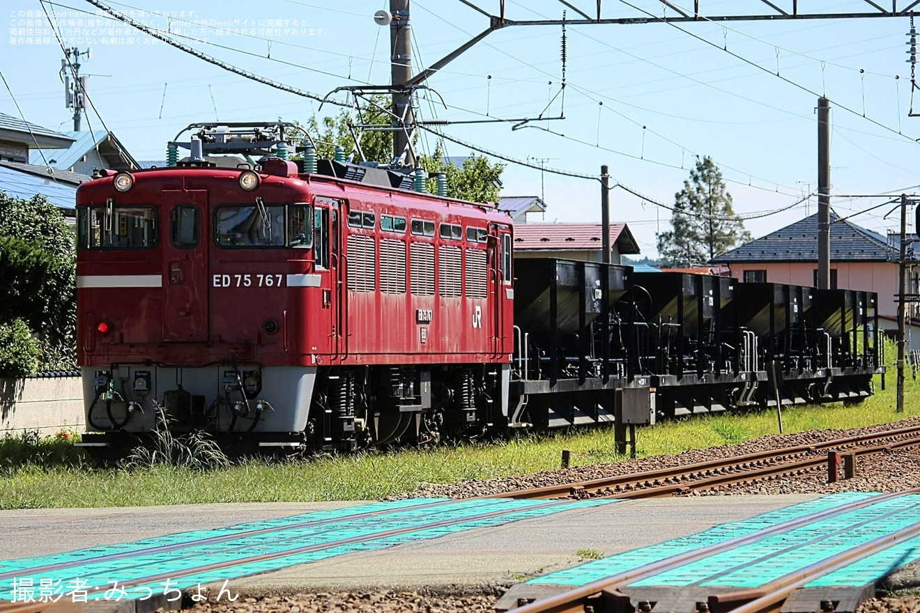 【JR東】ホキ800型4両が秋田総合車両センターへ配給輸送の拡大写真