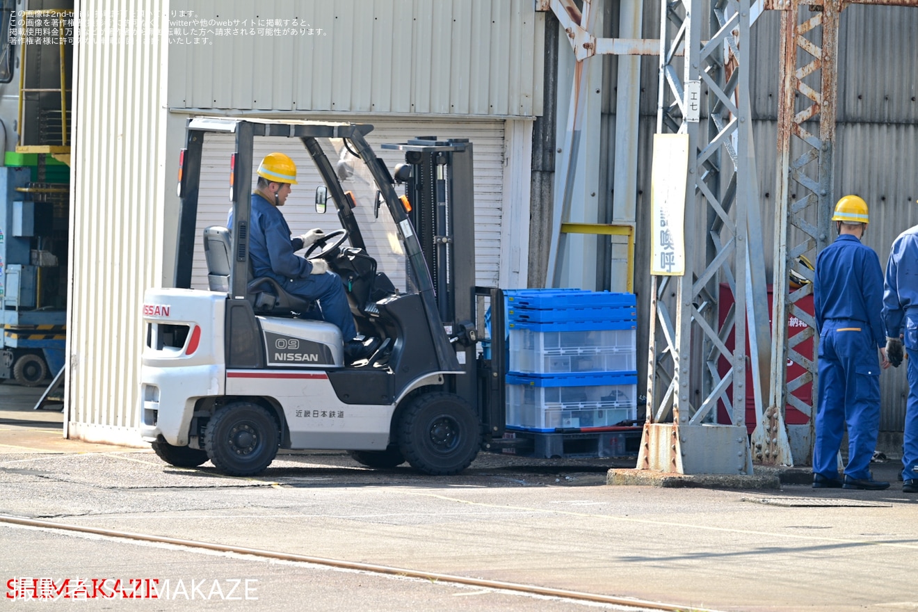 【近鉄】8000系 L83塩浜検修車庫にて廃車・解体の準備中の拡大写真