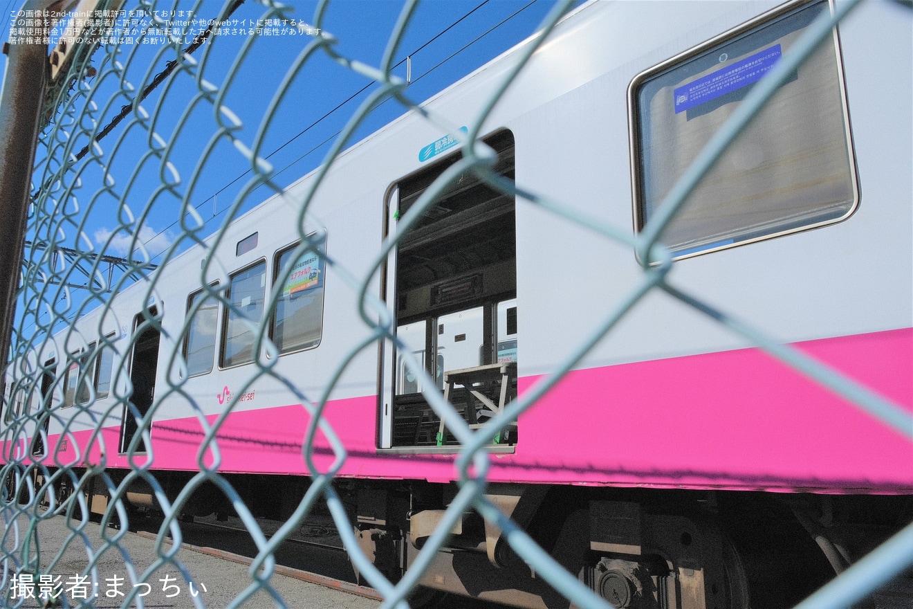 【新京成】8800形8806編成がくぬぎ山車両基地で内装撤去の拡大写真