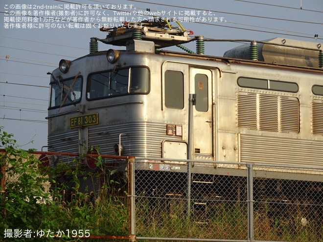 【JR貨】EF81-303へ反射板が取り付け