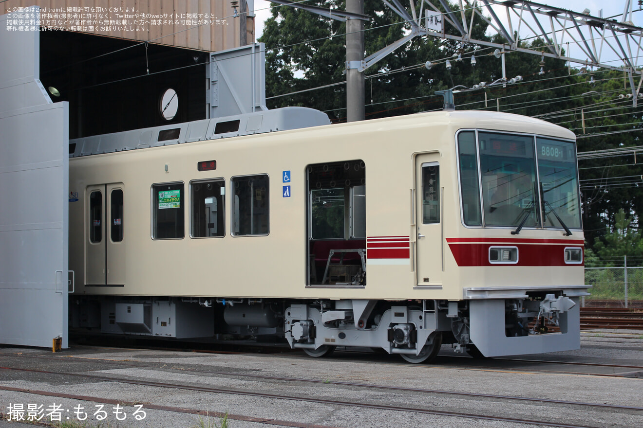 【新京成】8800形8808編成、先頭車両姿現すの拡大写真