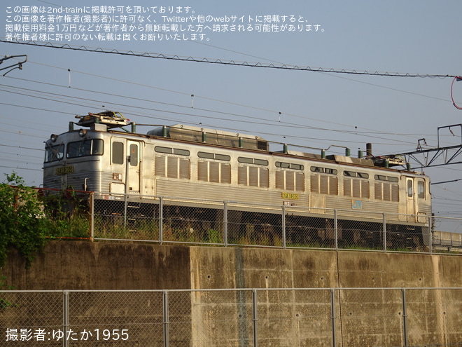 【JR貨】EF81-303へ反射板が取り付けを熊本操車場付近で撮影した写真