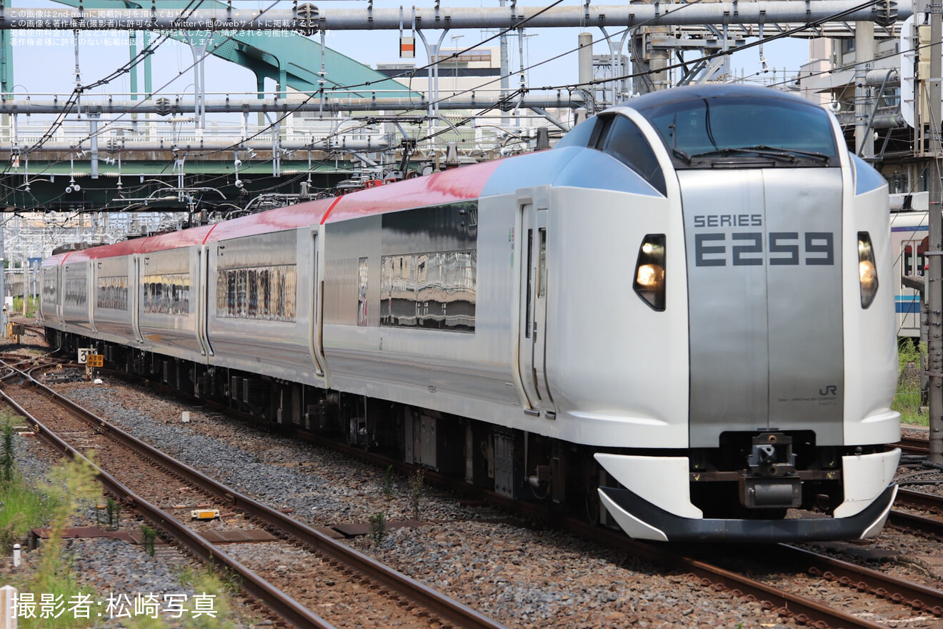 【JR東】E259系Ne014編成大宮総合車両センター出場回送(202409)の拡大写真