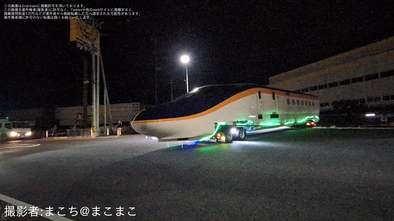 【JR東】E8系G7編成が仙台港から陸送の拡大写真
