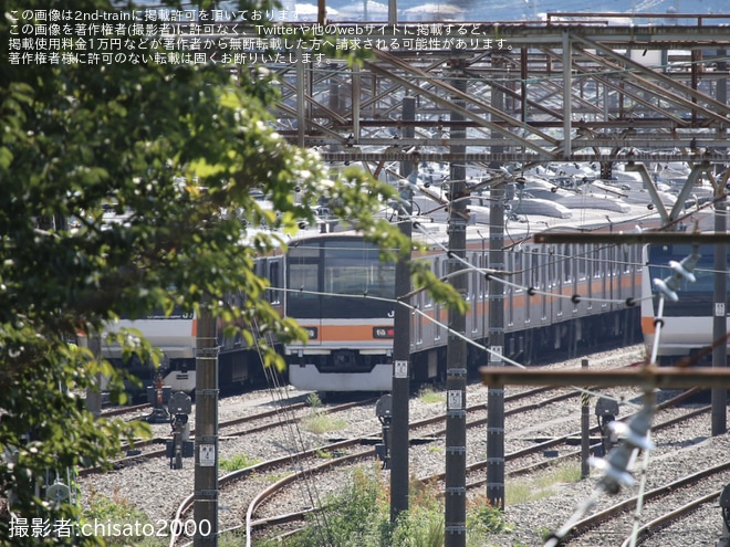 【JR東】209系トタ81編成が編成番号札を取り外しを不明で撮影した写真