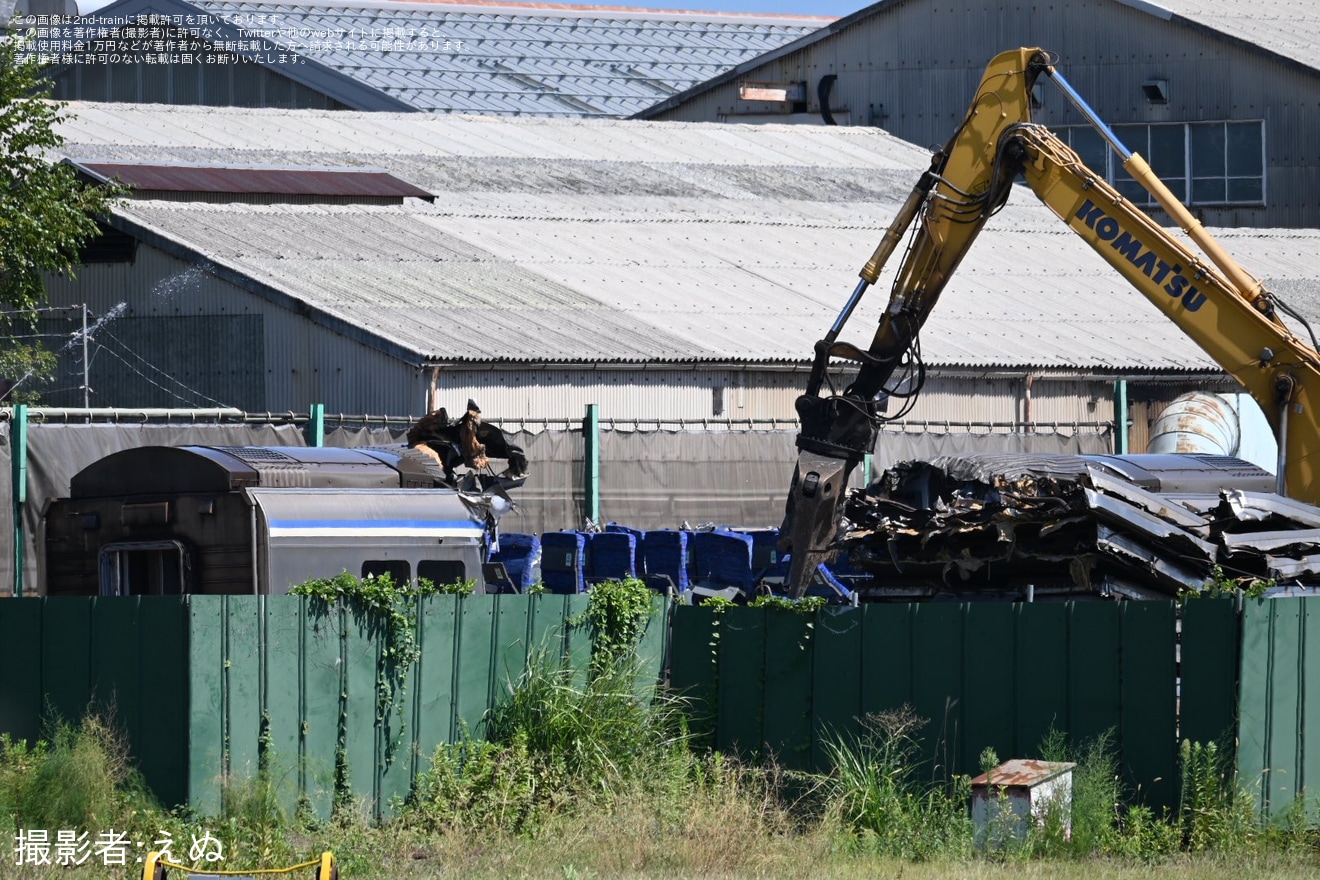 【JR東】E217系クラY-15編成のグリーン車が廃車解体が進行中の拡大写真