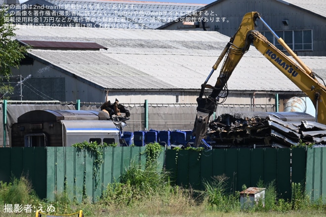 【JR東】E217系クラY-15編成のグリーン車が廃車解体が進行中を長野総合車両センター付近で撮影した写真