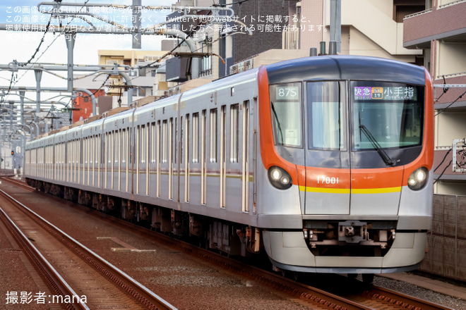 【メトロ】17000系17101Fが西武線池袋駅の7番ホームに入線