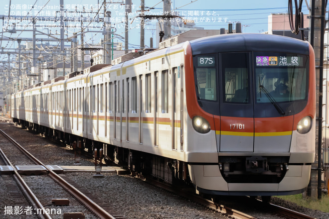 【メトロ】17000系17101Fが西武線池袋駅の7番ホームに入線を不明で撮影した写真